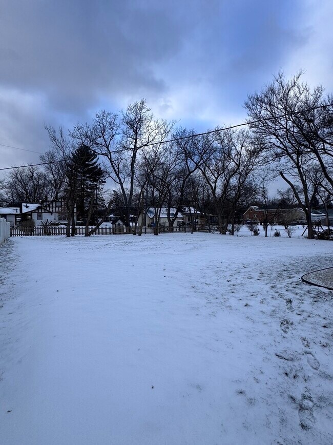 Building Photo - 14240 Linder Ave