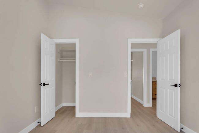 Building Photo - Newly remodeled 2 bed 1 bath with washer &...