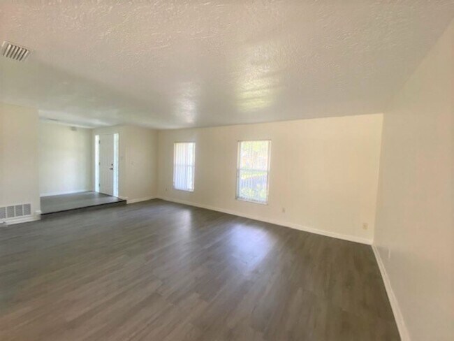 Building Photo - 3/2 Split Plan Pool Home in Indian Trails - Available 8/7