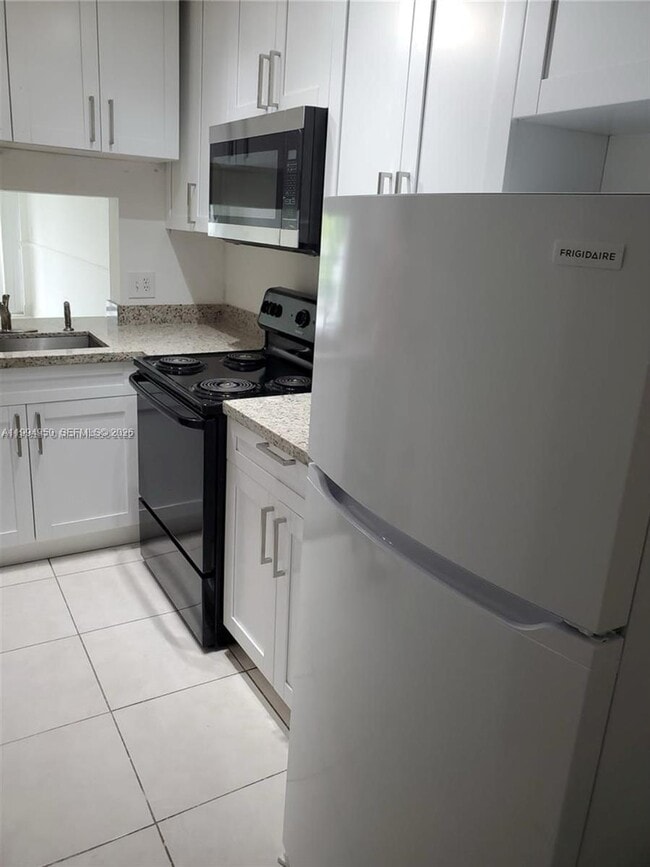 Building Photo - 7435 Woodmont Terrace