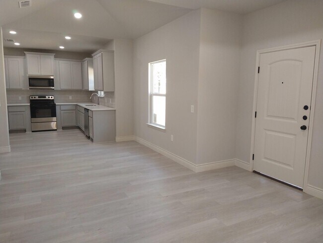 Building Photo - 1000 Wooded Holw Ct