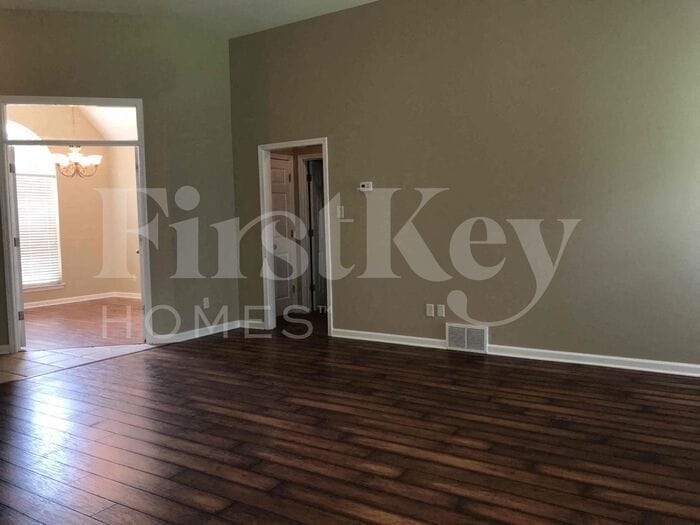 Building Photo - 995 Nesting Wood Cir W