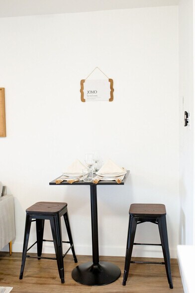 Building Photo - 4015 W 7th St