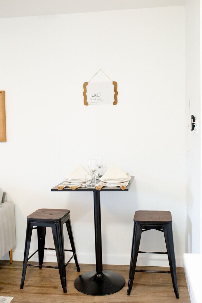 Building Photo - 4015 W 7th St