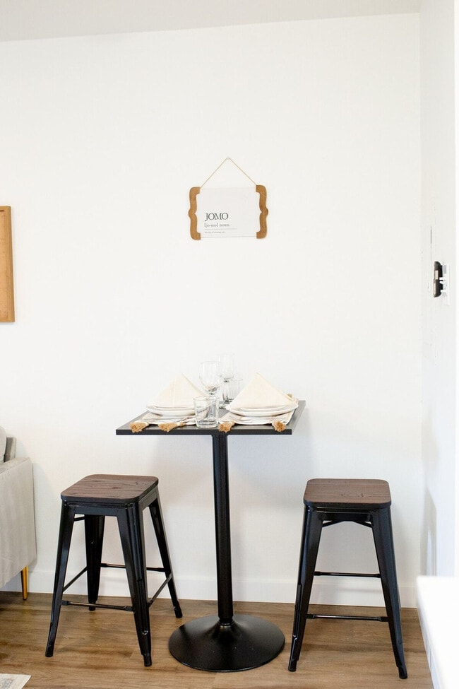 Building Photo - 619 Jack Stephens Dr