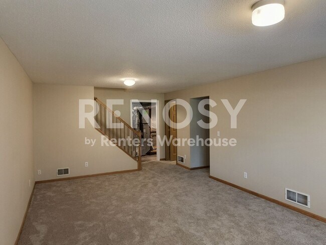 Building Photo - 4BD/3.5BA Townhome in Apple Valley Available Now!