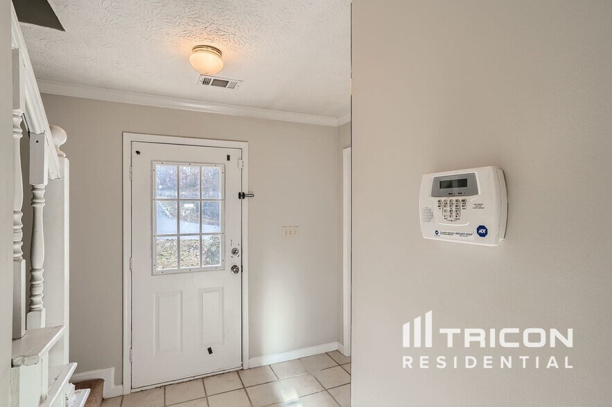 Building Photo - 2790 Spring Ridge Cir