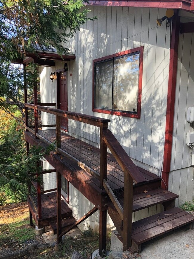 Building Photo - CHECK OUT THE VIEW!!!  Beautiful Home in t...