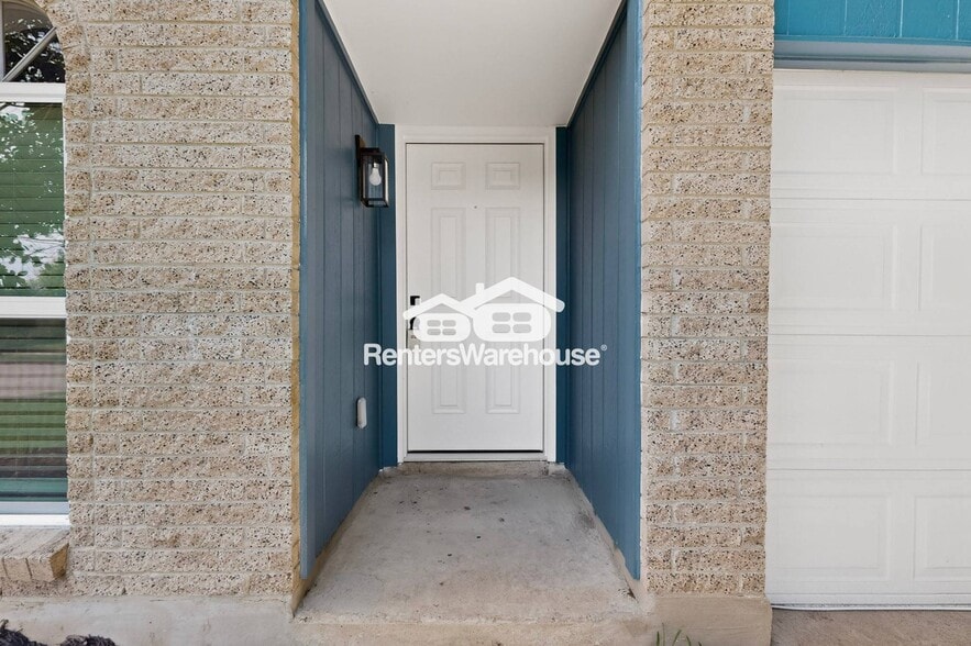 Building Photo - 2018 Rose Hill Rd