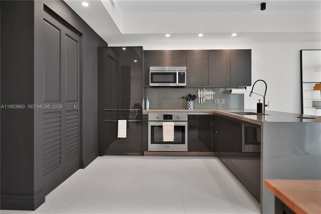 Building Photo - 1080 Brickell Ave