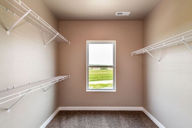 Building Photo - $1,600 | 2 Bedroom, 2 Bathroom Condo | Pet Friendly* | Sublease | Available for May 1st, 2026 Mov...