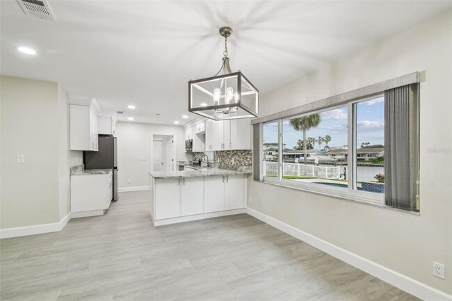 Building Photo - 3938 Versailles Dr