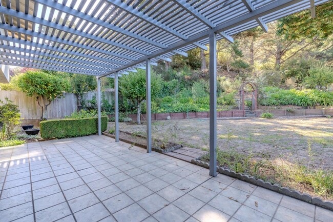 Building Photo - 985 Big Bend Dr