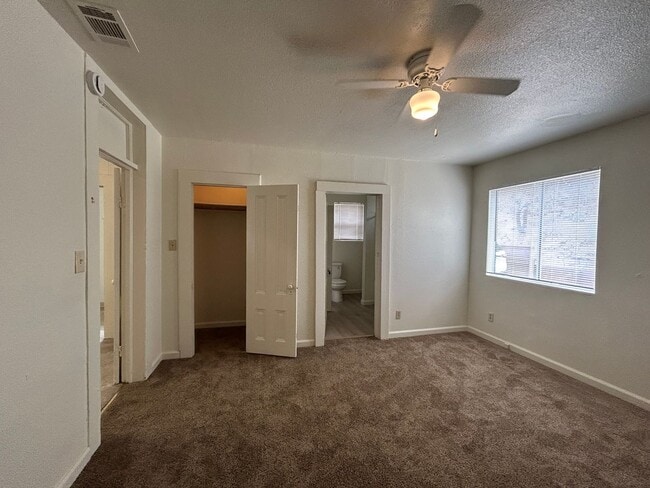 Building Photo - 3 Bedroom 1 Bathroom Single-Story