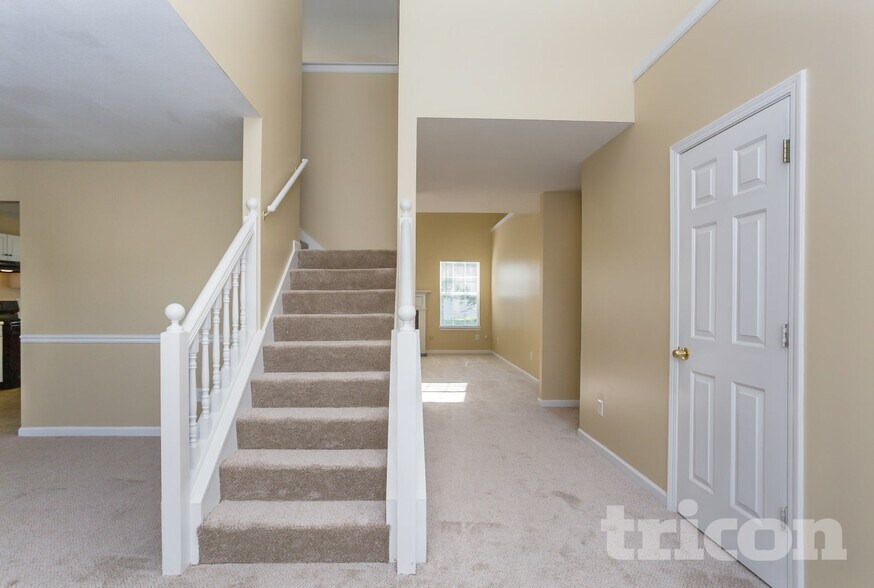 Building Photo - 1420 Spring Hill Run