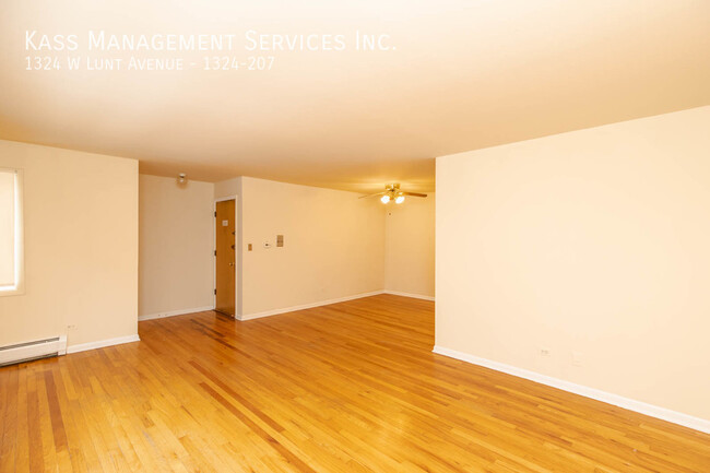 Building Photo - 1324 W Lunt Ave