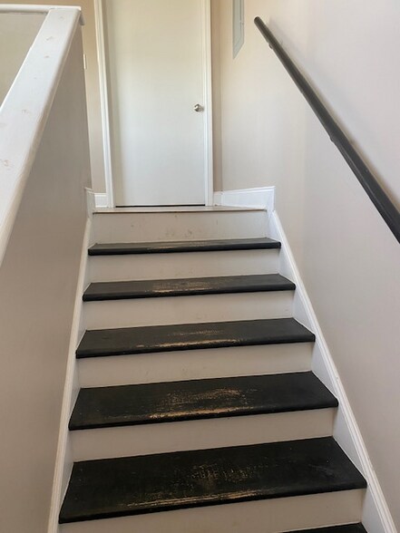 Building Photo - 8917 Pear St