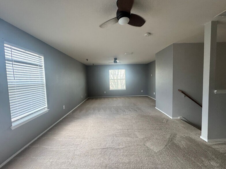 Building Photo - 1705 River Oaks Dr