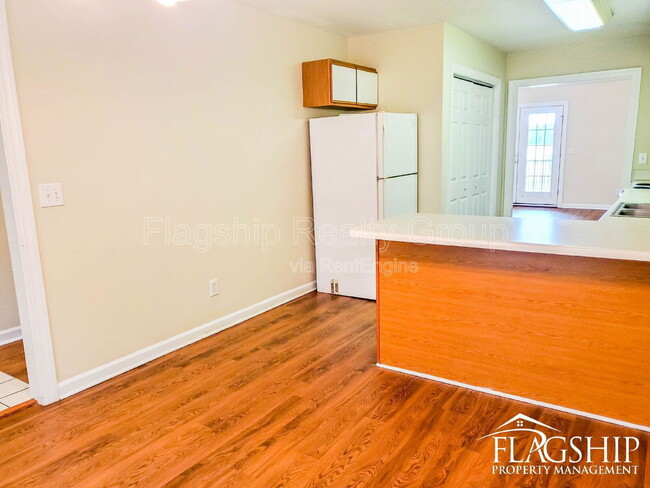 Building Photo - 5160 Deveron St