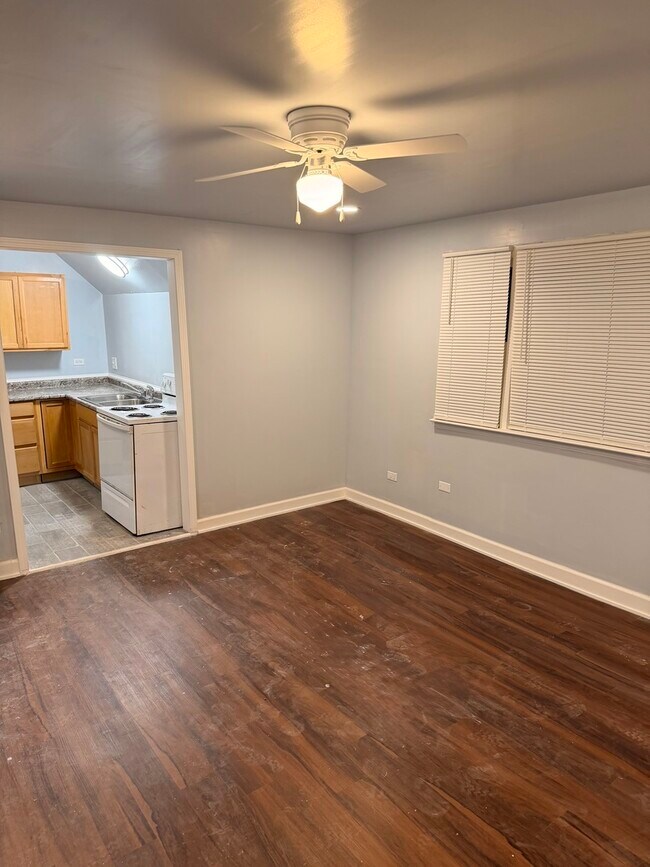 Building Photo - 14305 Irving Ave