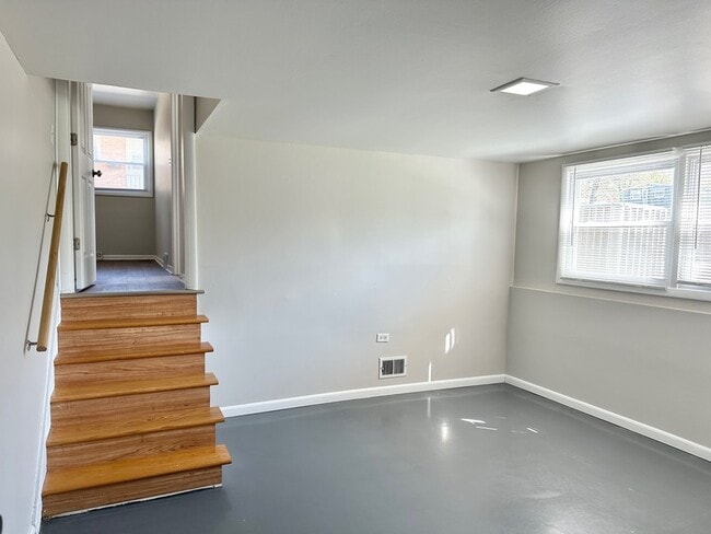 Building Photo - 525 Ryan Ln