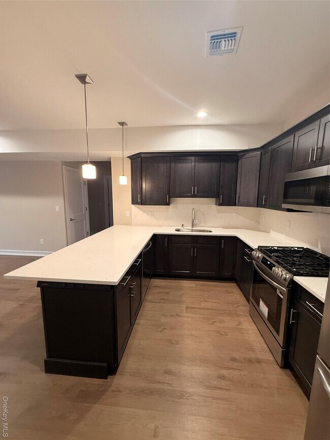 Building Photo - 122 Greenwich Ave