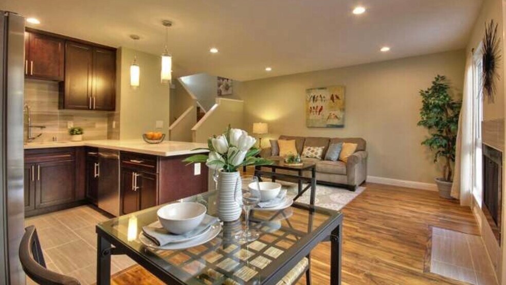 Open concept - 1348 Daniel Ct