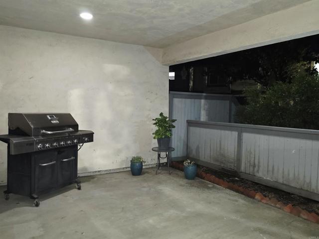 Building Photo - 2135 E Valley Pkwy