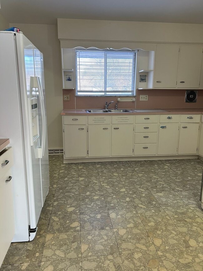 Building Photo - Lovely family home