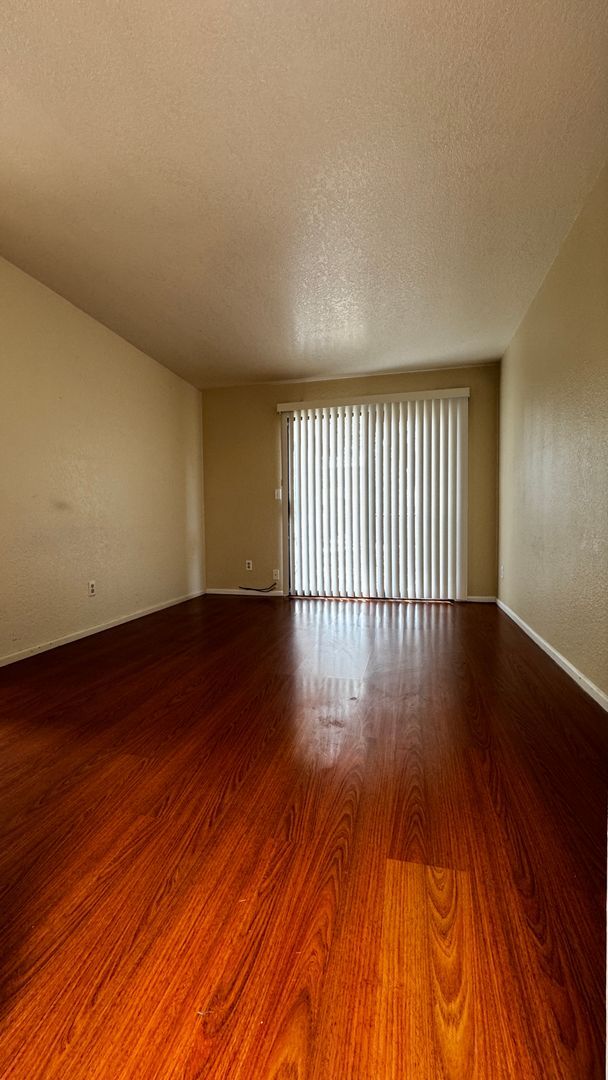 Building Photo - Central (Ft Lowell and Columbus) 2 bed, 2 ...