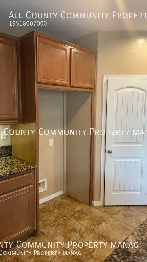 Building Photo - 40298 Hannah Way