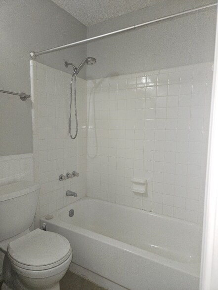 Building Photo - 8300 Plaza Gate Ln