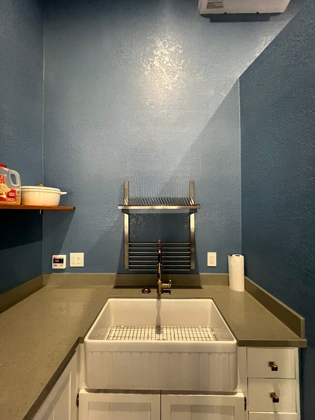 Building Photo - 1081 Craig Ave