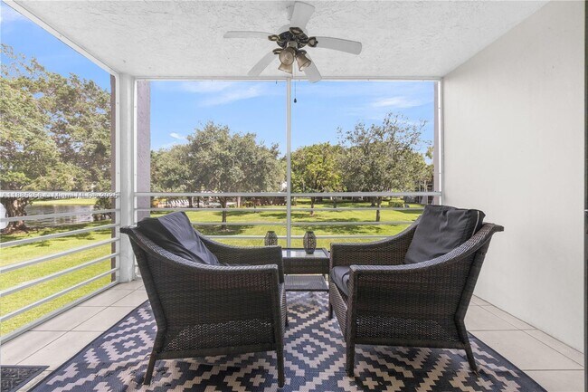 Building Photo - 9410 Poinciana Pl