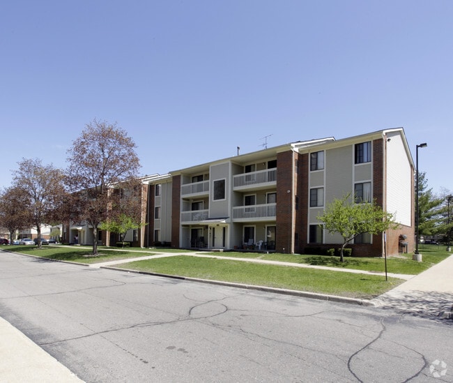 Whispering Woods 1450 Whispering Woods Dr Waterford MI 48327