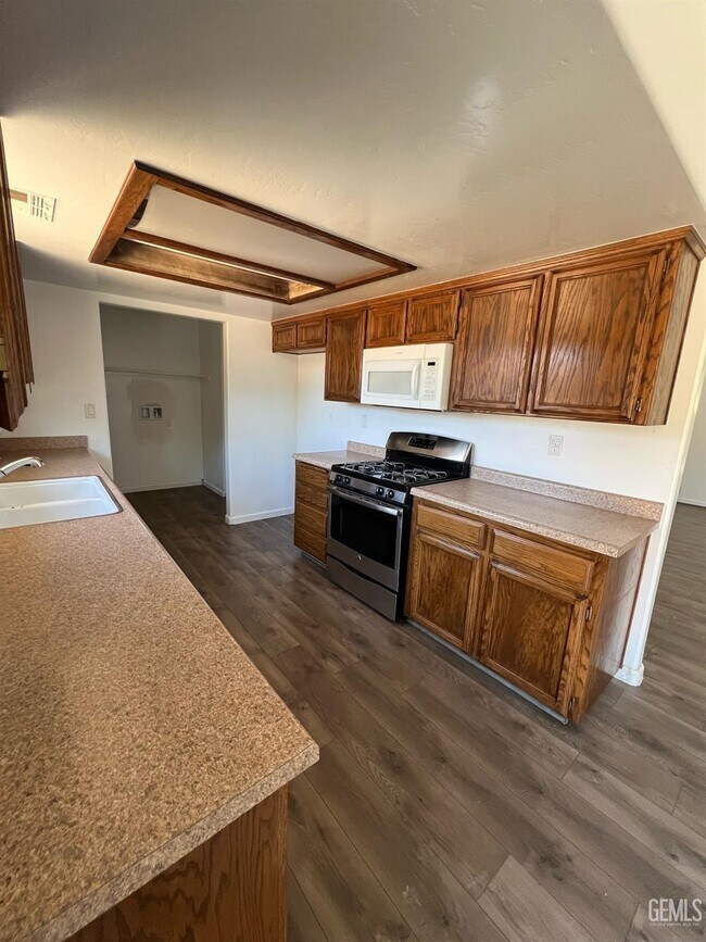 Building Photo - 476 Emily Way