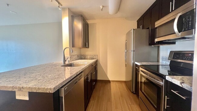 Building Photo - Top Floor Sweet and Spacious studio with resort style amenities and In-Unit Washer & Dryer!