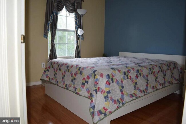 Building Photo - 2 Halstead Pl