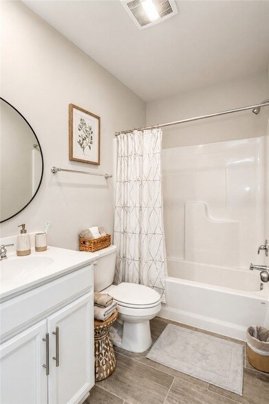 Building Photo - 701 Halcyon Ln