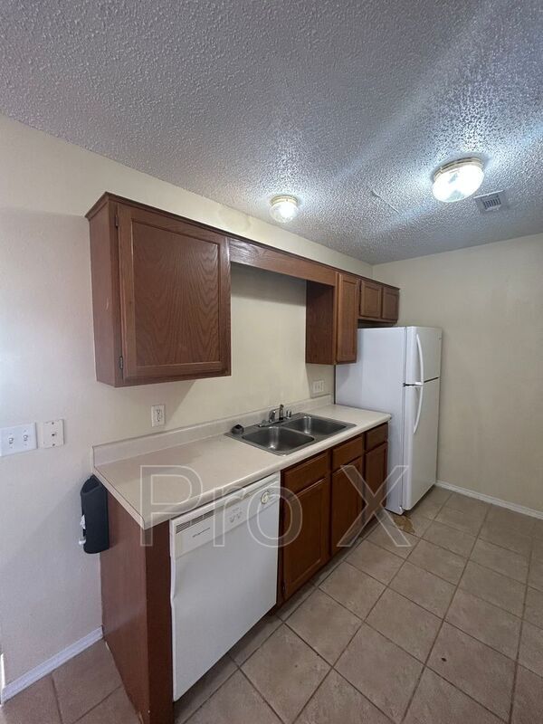 Building Photo - 3400 SW Landau Ct