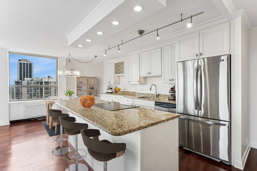 Building Photo - 1360 N Sandburg Ter