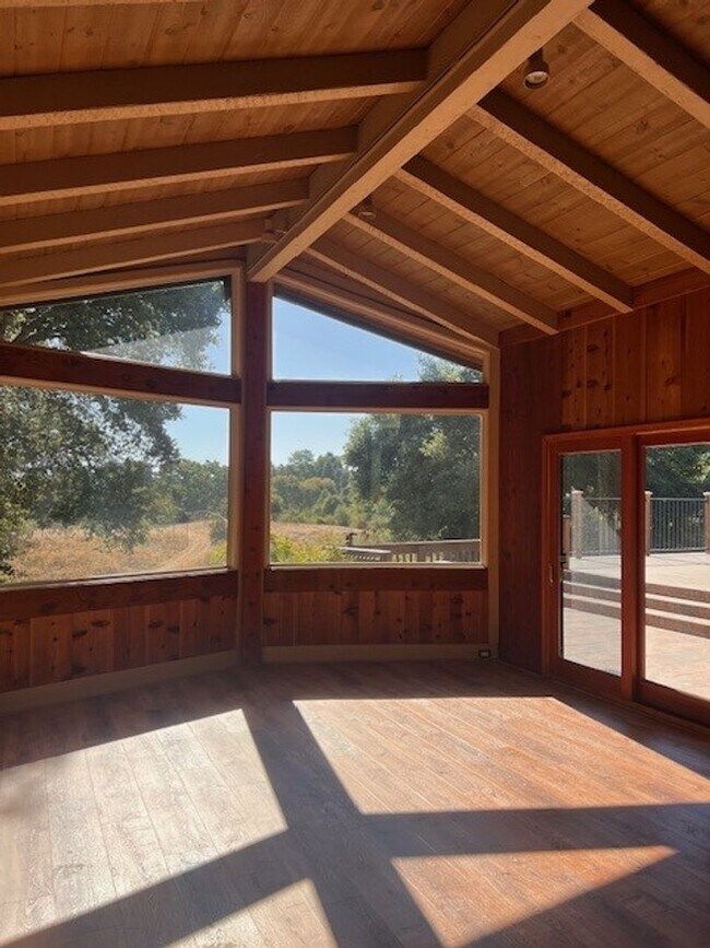 Building Photo - New Price!  COUNTRY LIVING AT ITS BEST
