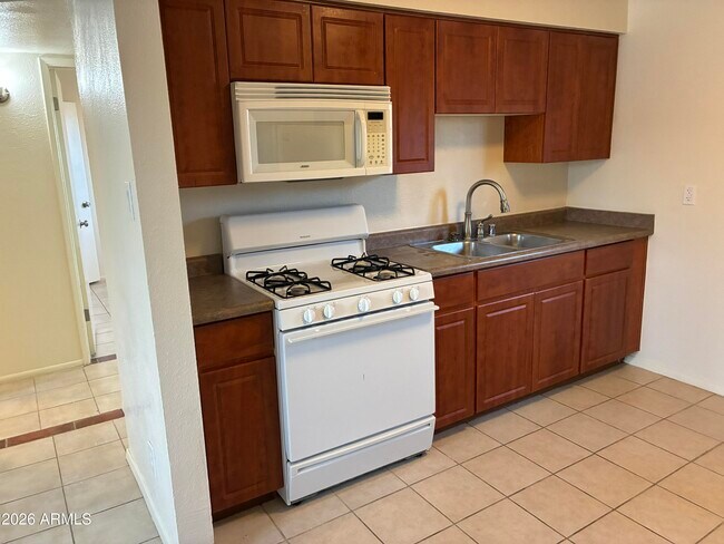 Building Photo - 1349 E Sahuaro Dr