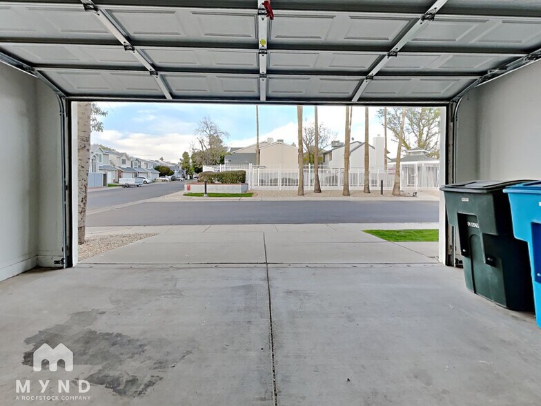 Building Photo - 413 W Renee Dr