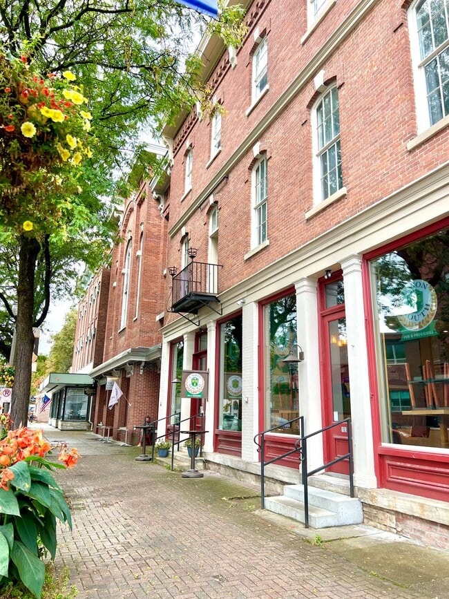 Building Photo - Putnam Block Hotel - One Bedroom Apartment...
