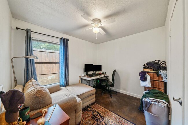 Building Photo - 3508 Southridge Dr
