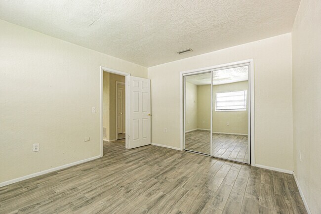 Building Photo - 4149 Floramar Ter