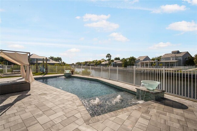 Building Photo - 718 Pinckney Dr