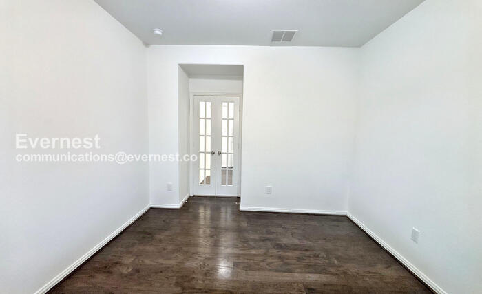 Building Photo - 4811 Sunset Park Ln