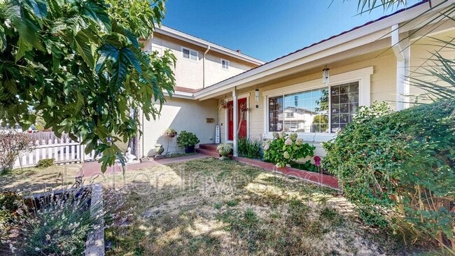 Building Photo - 848 Sprucewood Ct